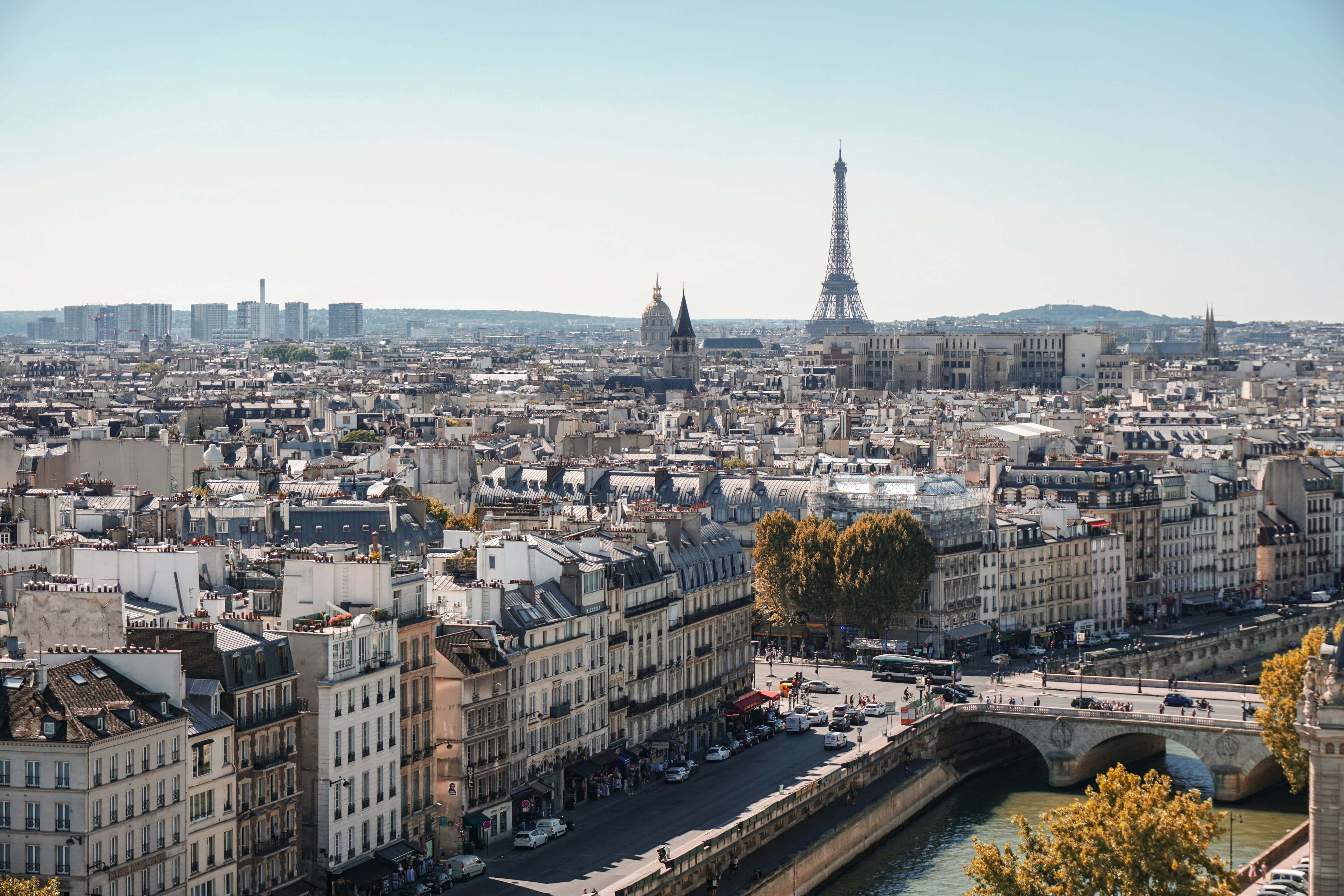 Les toits de Paris et la tour Eiffel